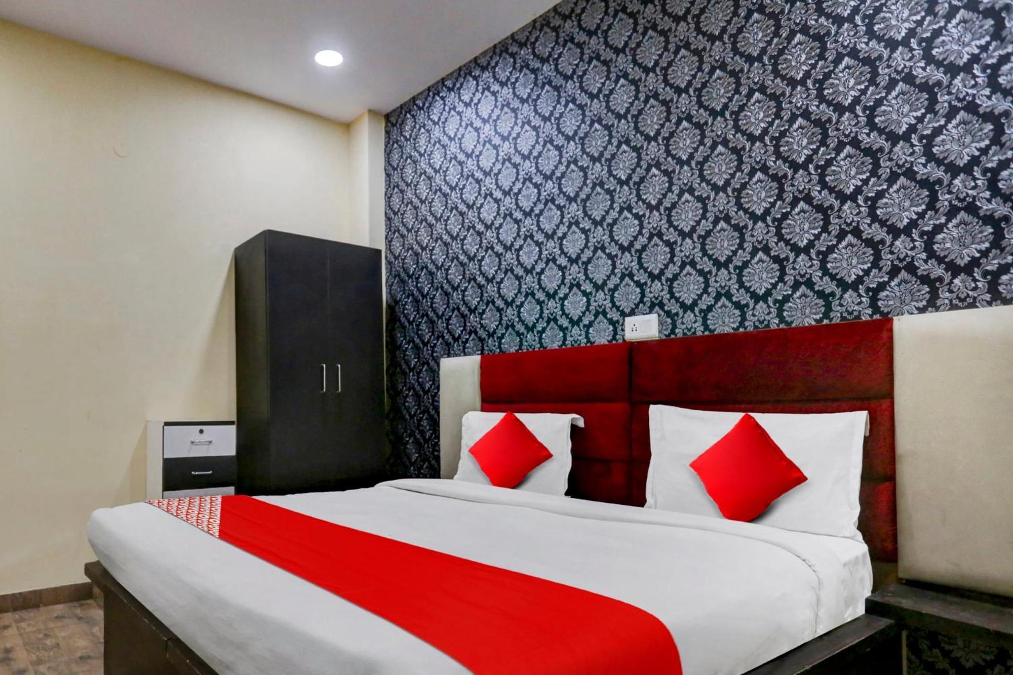 Hotel O Sagarpur 3*